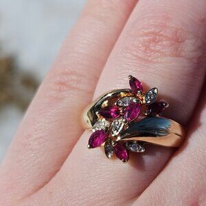 10K Yellow Gold Ruby & Diamond Cocktail Flower Floral Cluster Ring Size 6.5
